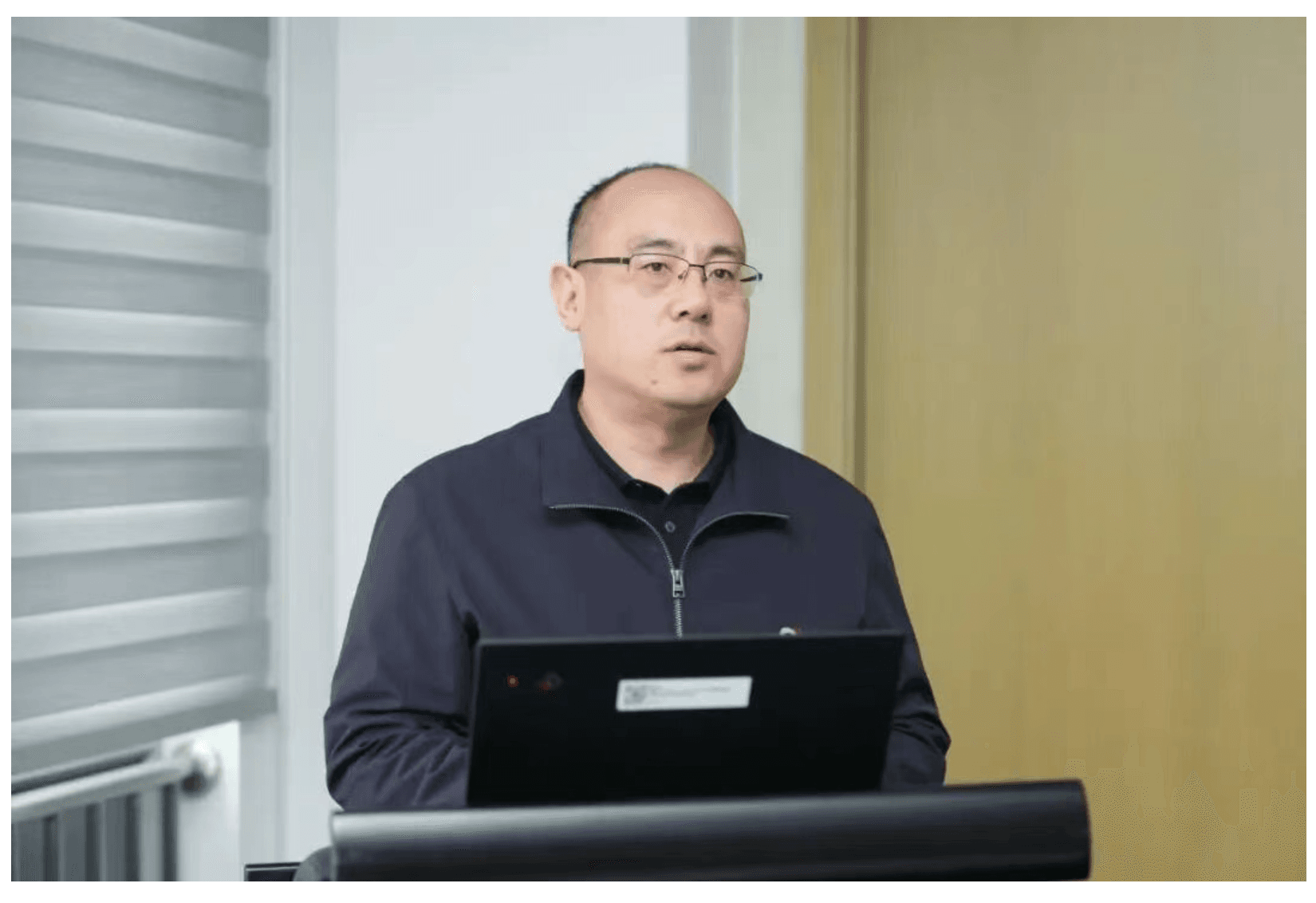 上海市质量协会一行参观蓝沃智能企业荣誉展厅与研发成果展厅